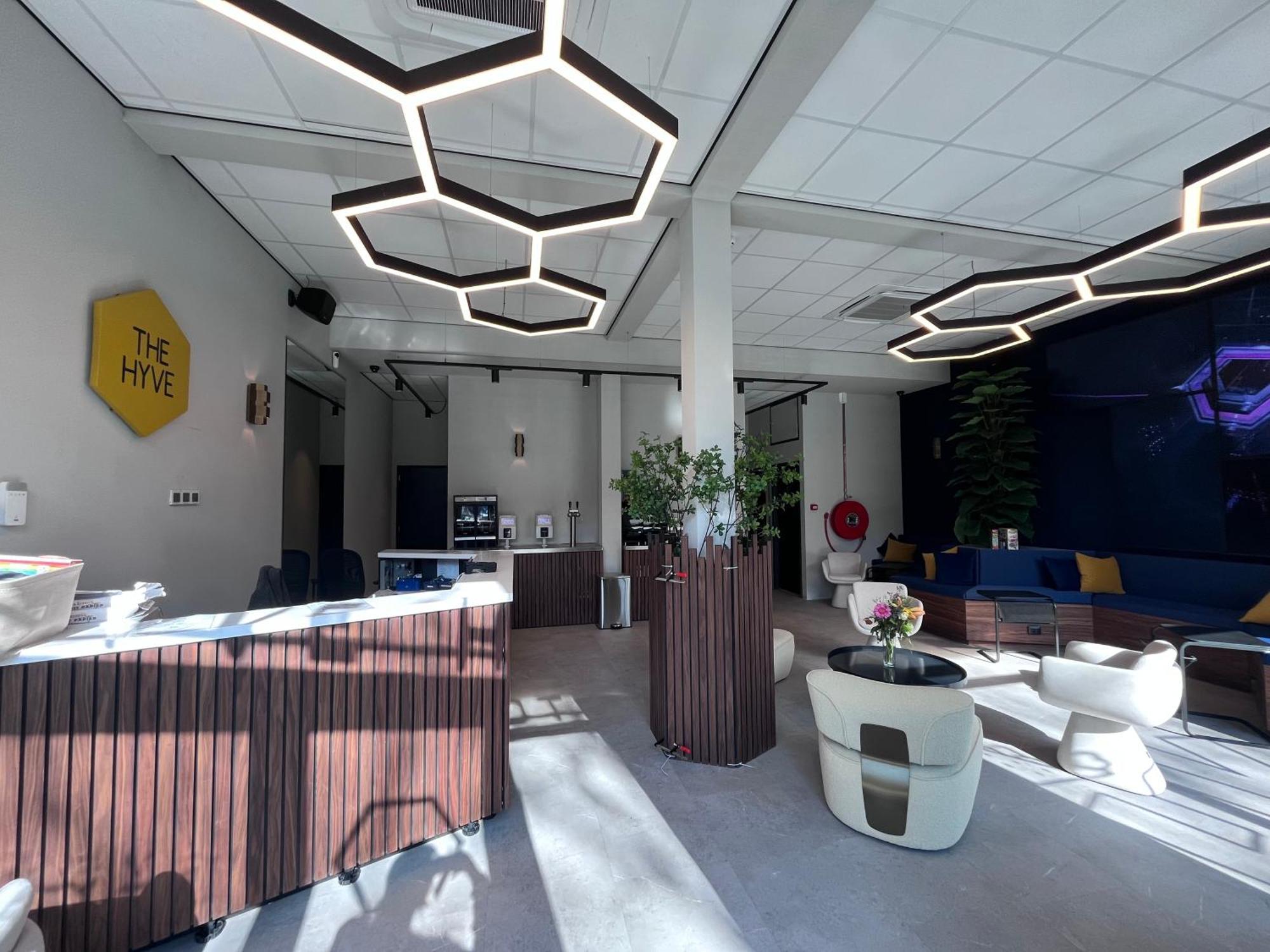 The Hyve Capsule Hostel Amsterdam Exterior foto